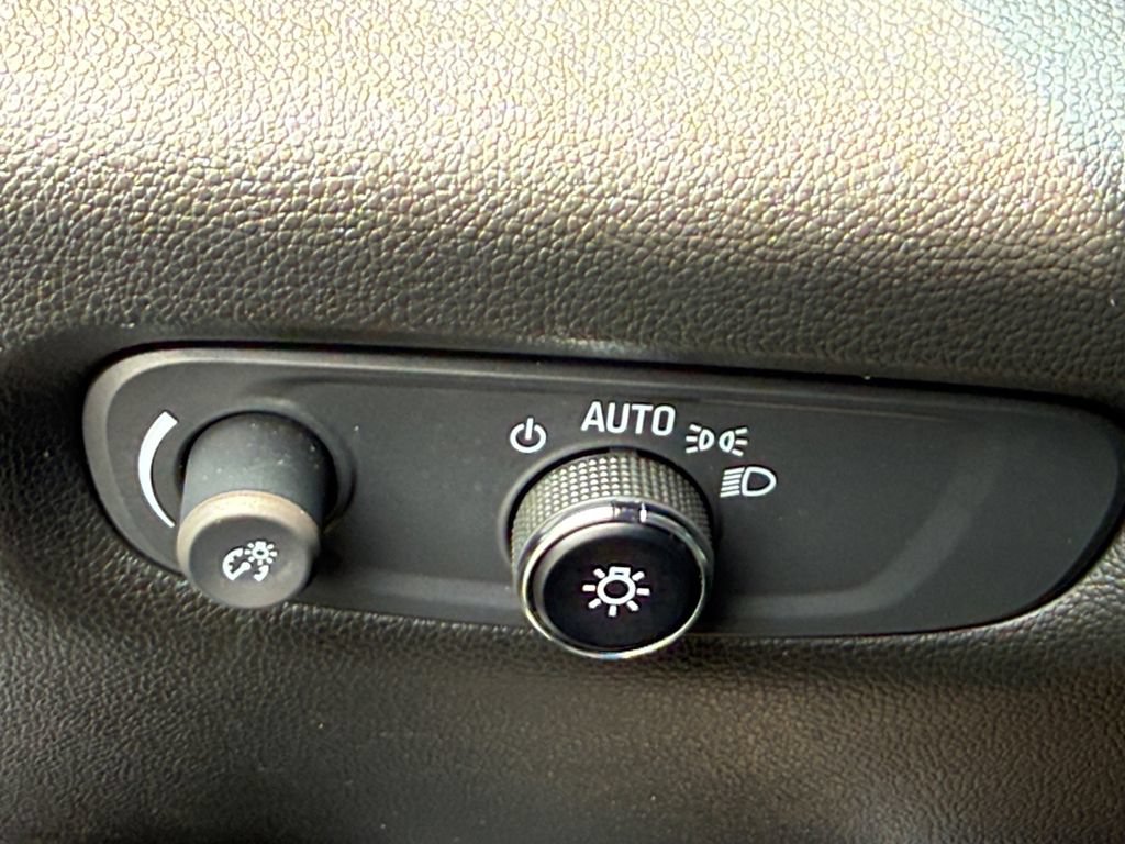 Used 2023 Chevrolet Traverse RS AWD/4WD image 23