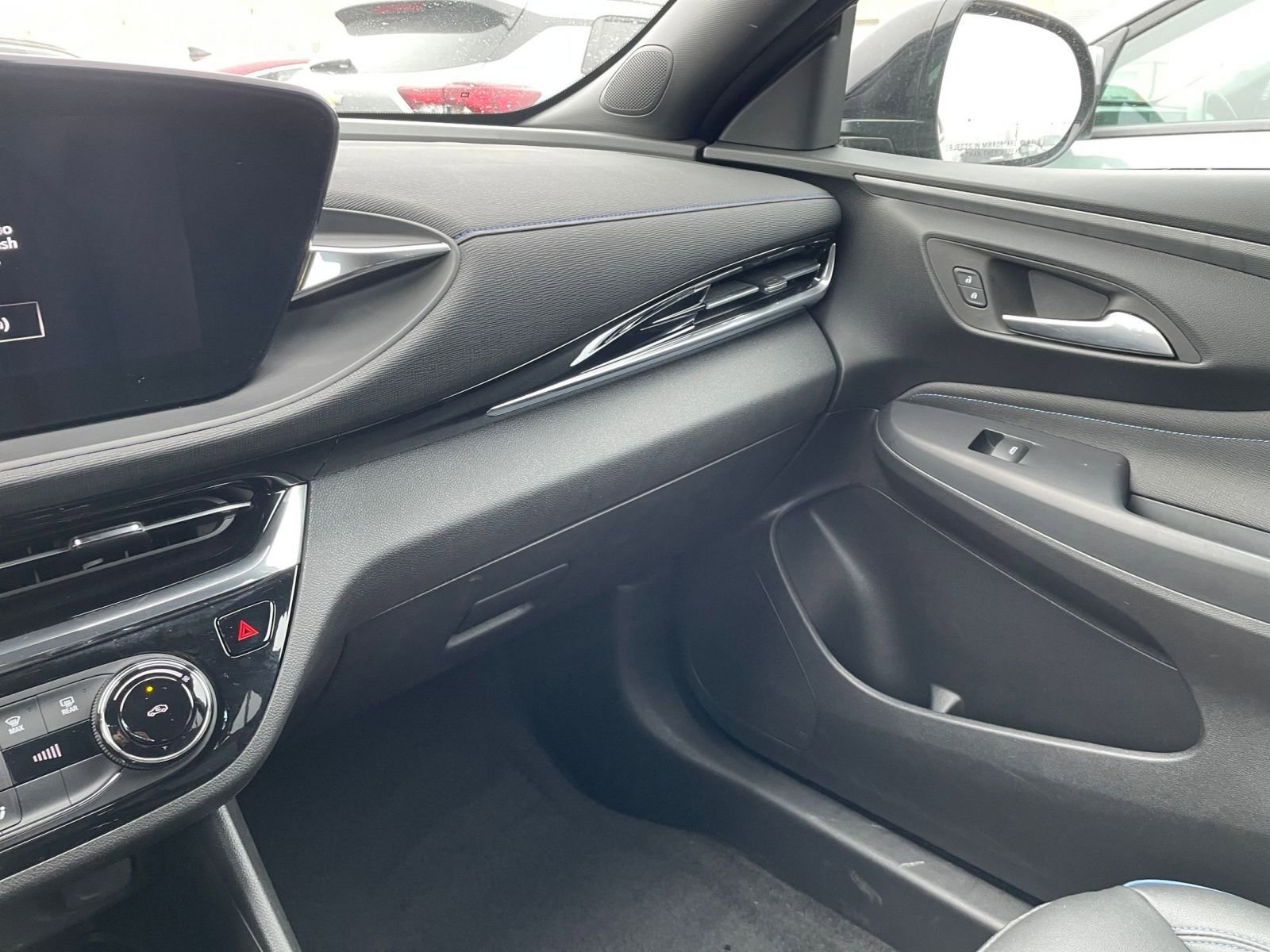 Used 2025 Buick Envista Sport Touring image 34