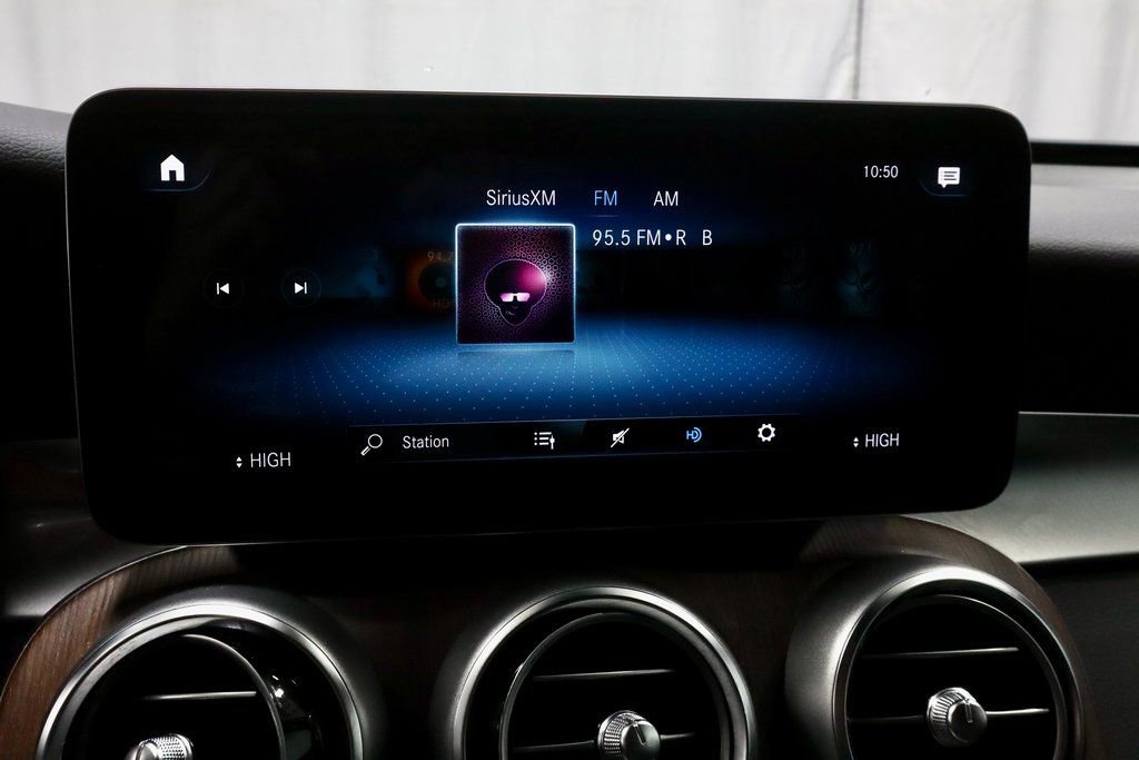 Used 2021 Mercedes-Benz GLC 300 4MATIC image 3