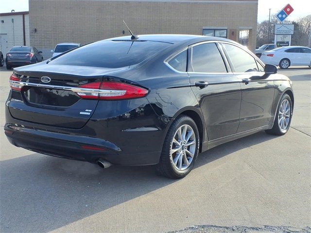 Used 2017 Ford Fusion SE w/ Fusion SE Technology Package image 28
