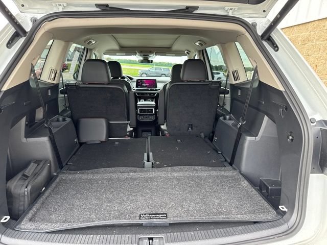 Used 2025 Volkswagen Atlas Peak Edition SE AWD/4WD image 11