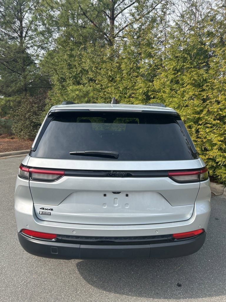 Used 2024 Jeep Grand Cherokee Altitude image 27