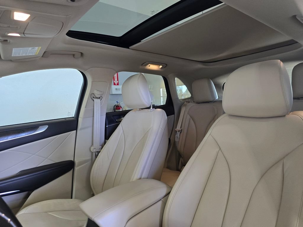 Used 2019 Lincoln MKC Reserve w/ MKC Climate Package FWD image 23