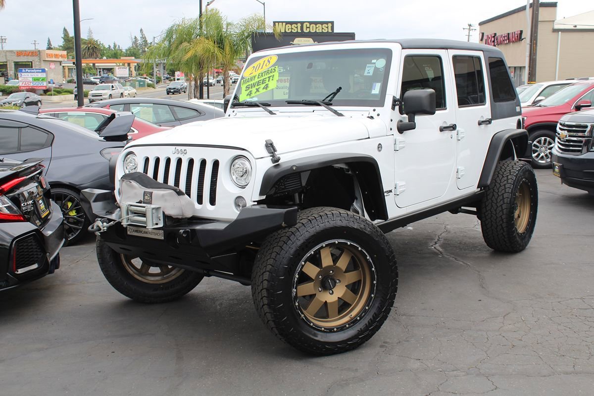 Used 2018 Jeep Wrangler Unlimited Rubicon w/ Connectivity Group AWD/4WD image 40