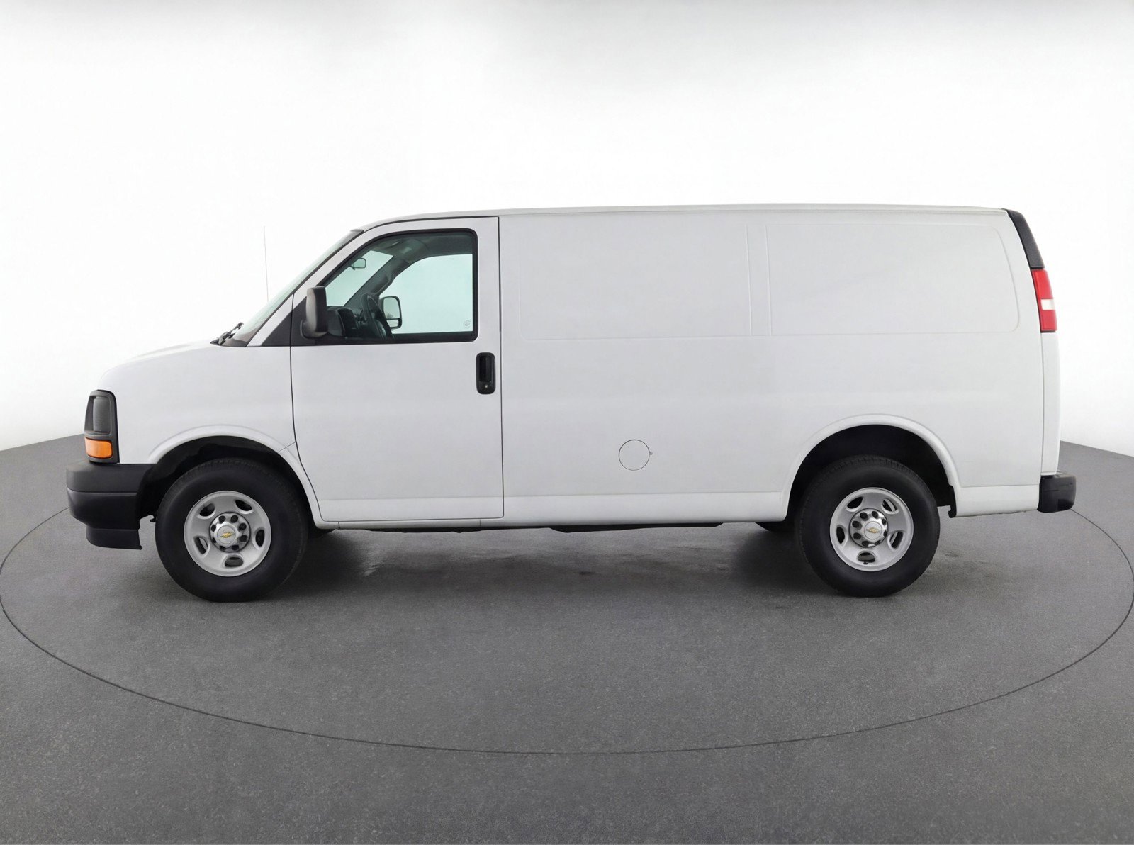 Used 2025 Chevrolet Express 3500 LT image 3