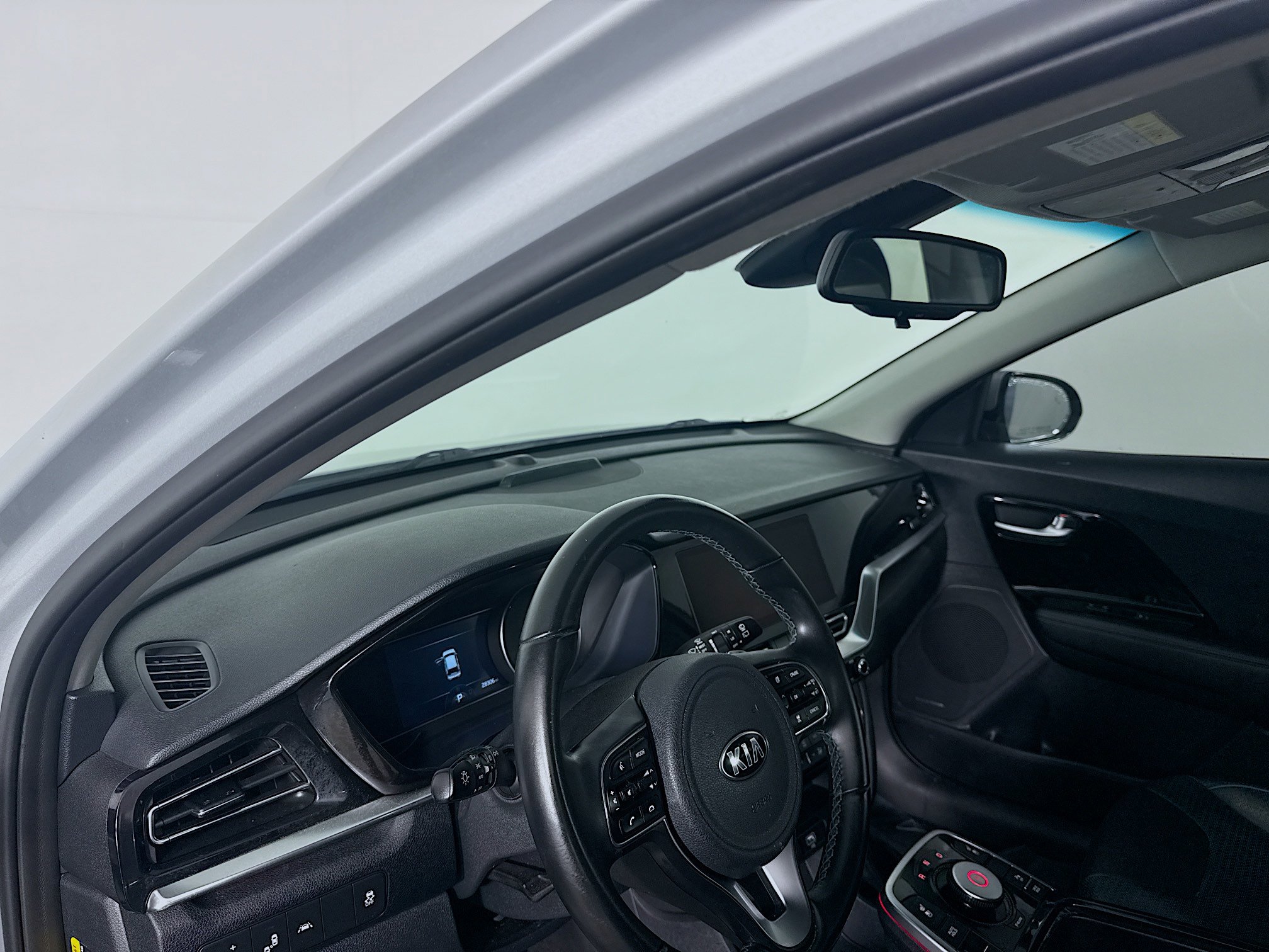 Used 2020 Kia Niro EX Premium image 23