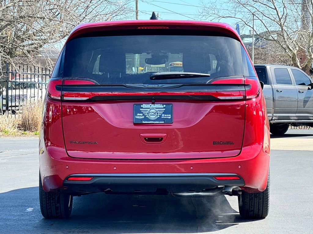 New 2026 Chrysler Pacifica Select image 6