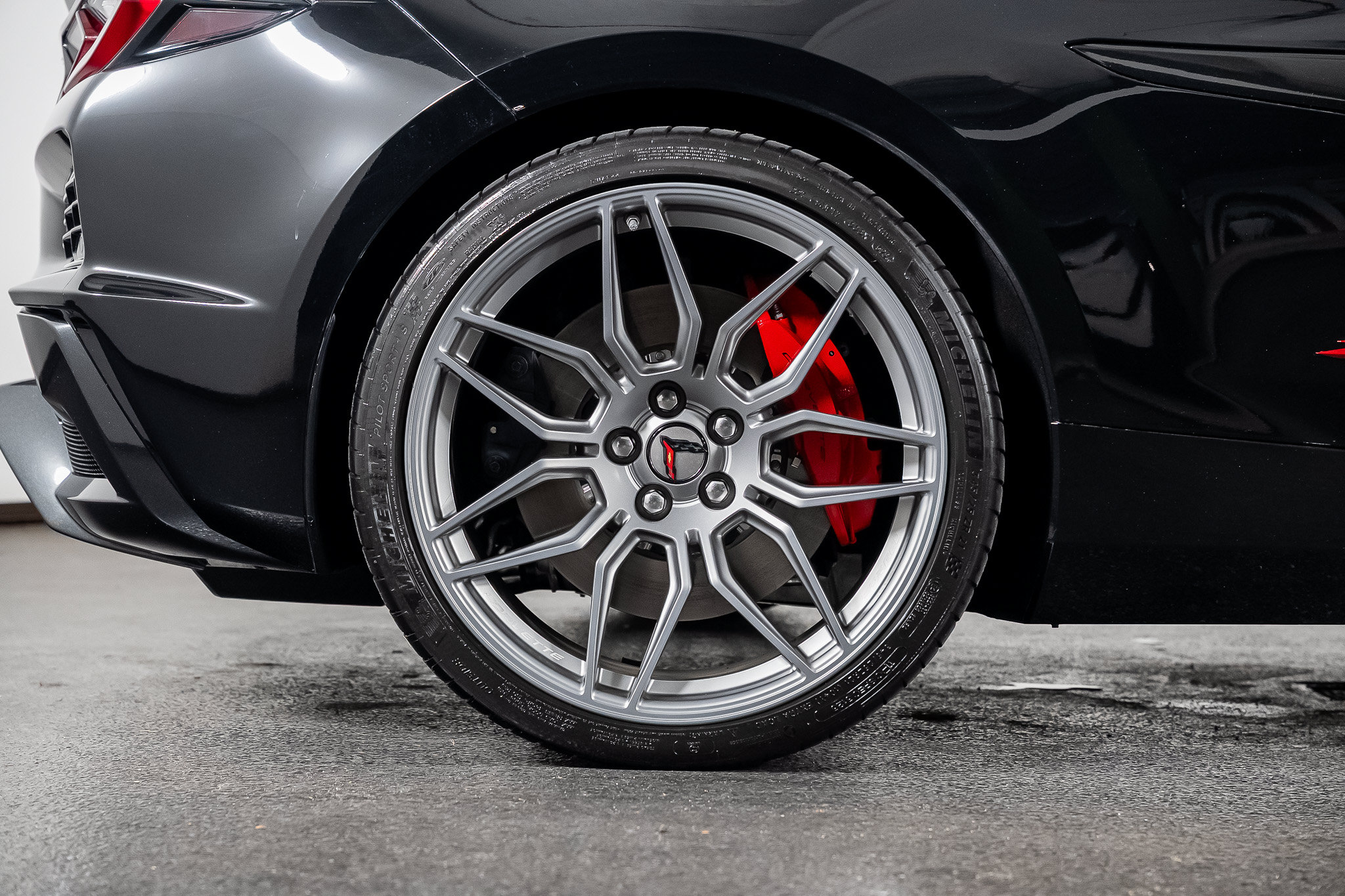 Used 2025 Chevrolet Corvette Z06 RWD image 33