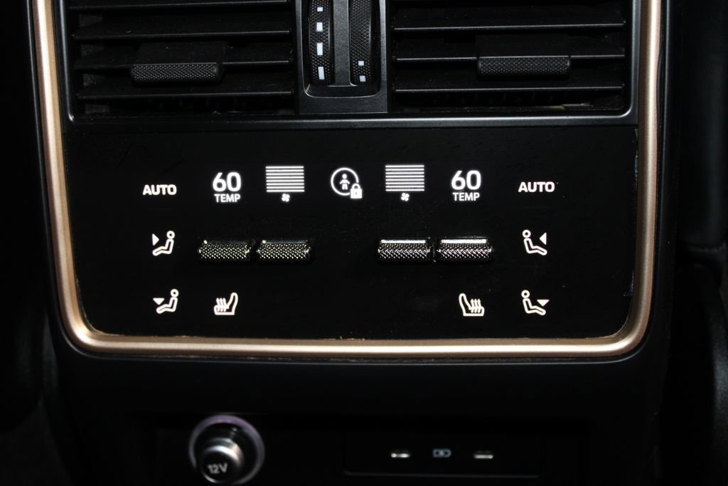 Used 2024 Porsche Cayenne Coupe AWD/4WD image 32