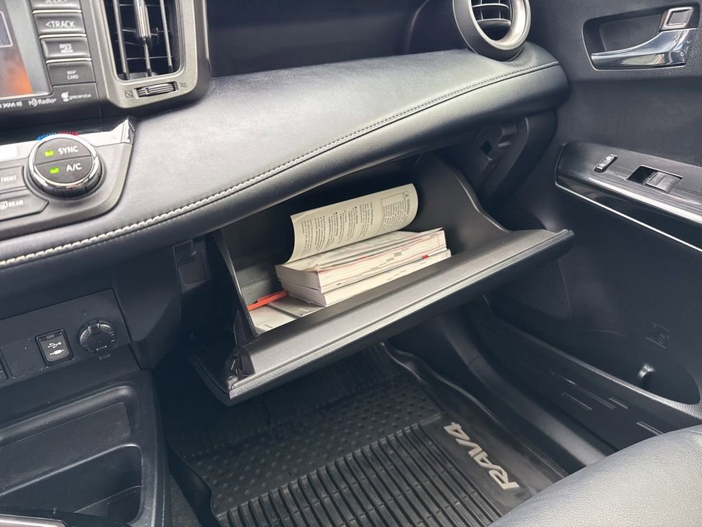 Used 2018 Toyota RAV4 Limited image 27