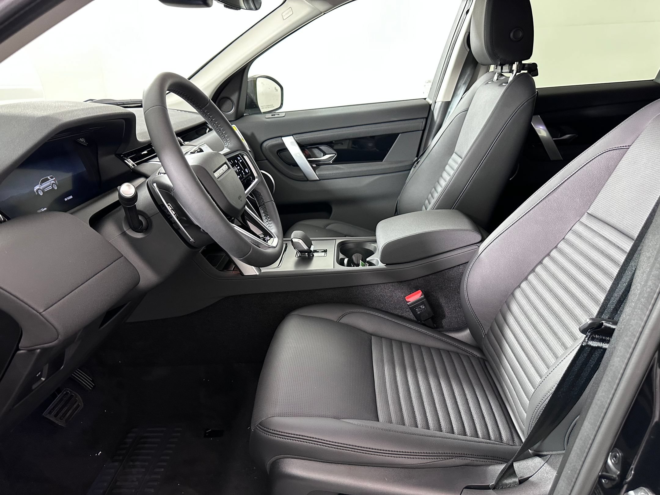 Used 2025 Land Rover Discovery Sport S AWD/4WD image 3