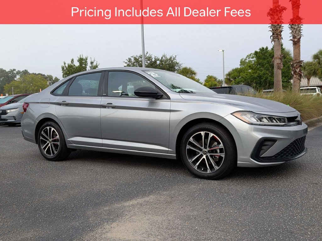 Used 2025 Volkswagen Jetta Sport FWD image 2