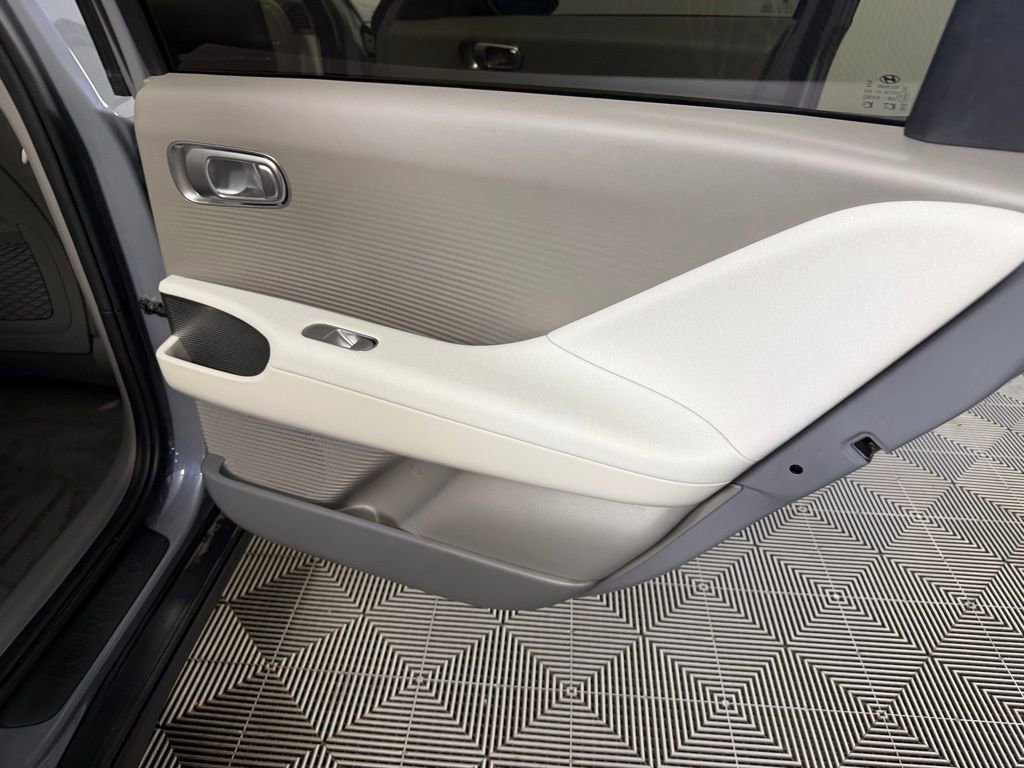 Used 2025 Hyundai Ioniq 6 SEL image 35