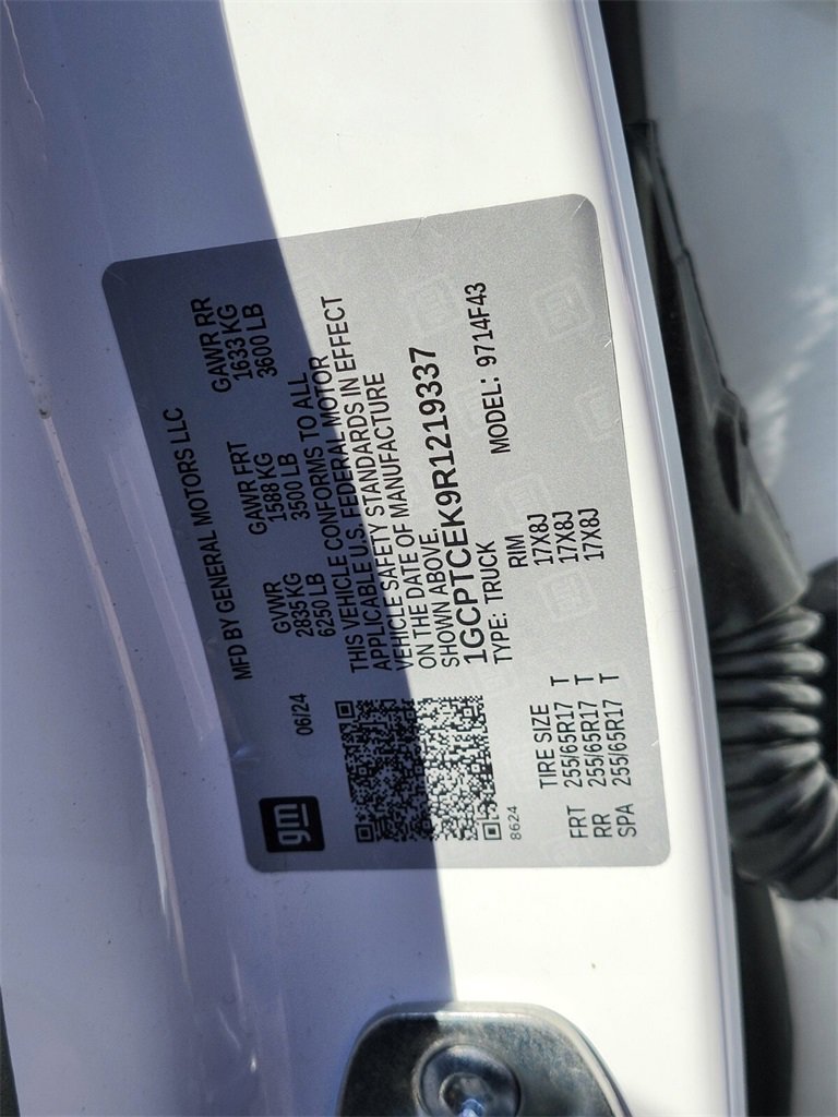 Used 2024 Chevrolet Colorado LT w/ LT Convenience Package II image 30