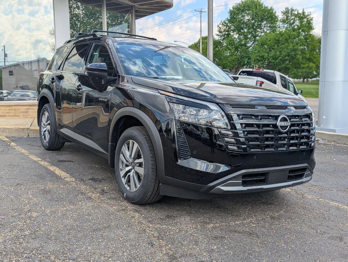 New 2026 Nissan Pathfinder SL AWD/4WD image 1