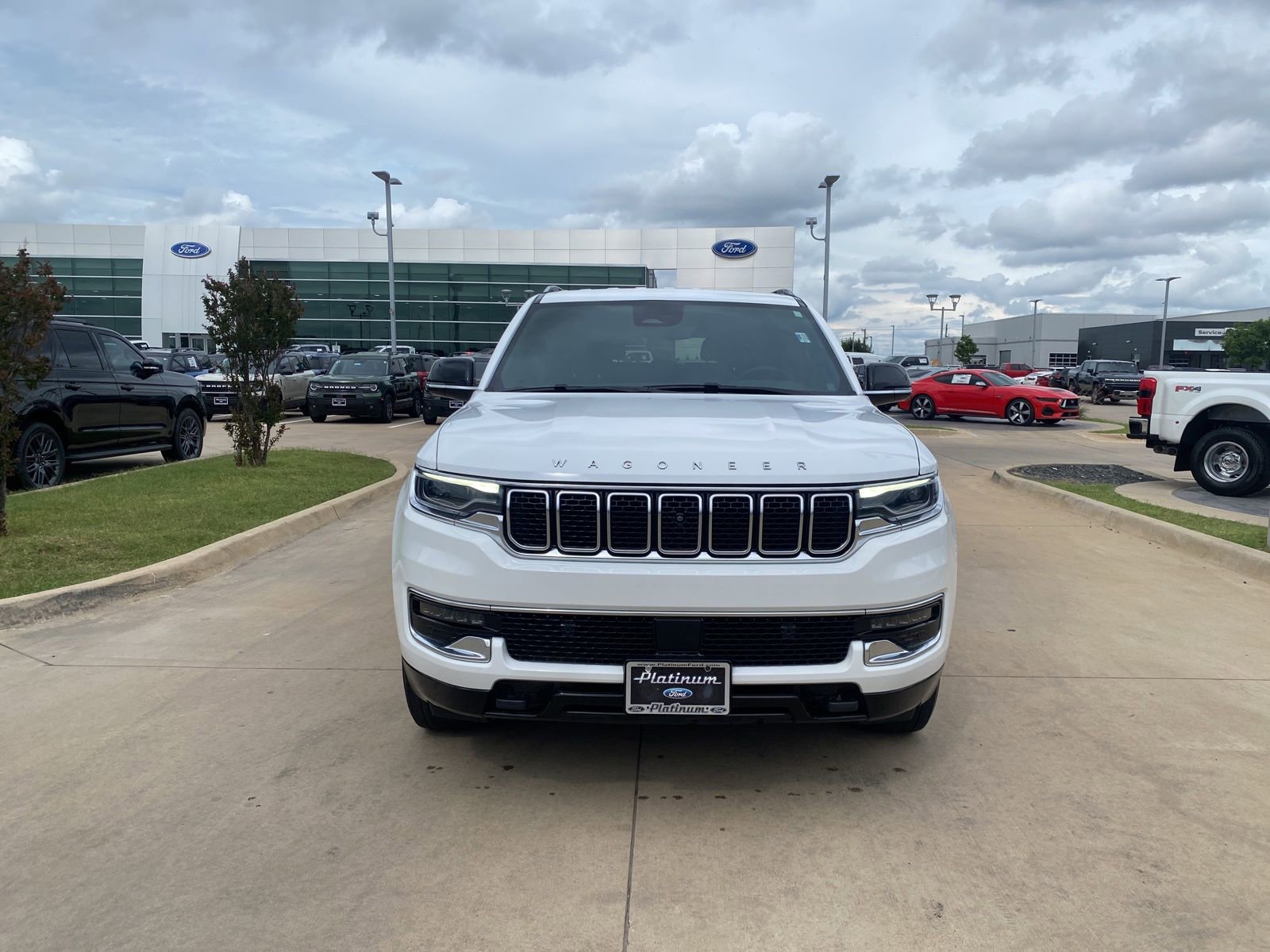Used 2024 Jeep Wagoneer 4WD w/ Convenience Group I image 9