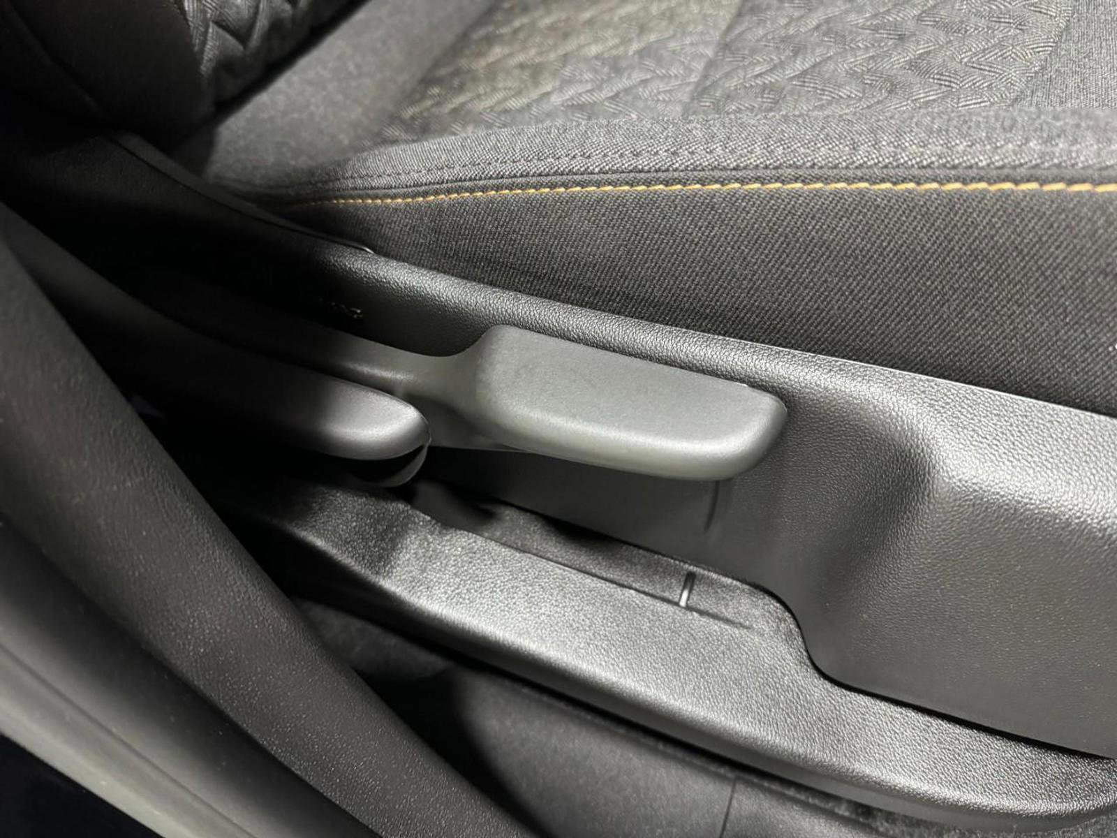 Used 2023 Chevrolet Equinox LT w/ Driver Convenience Package image 19