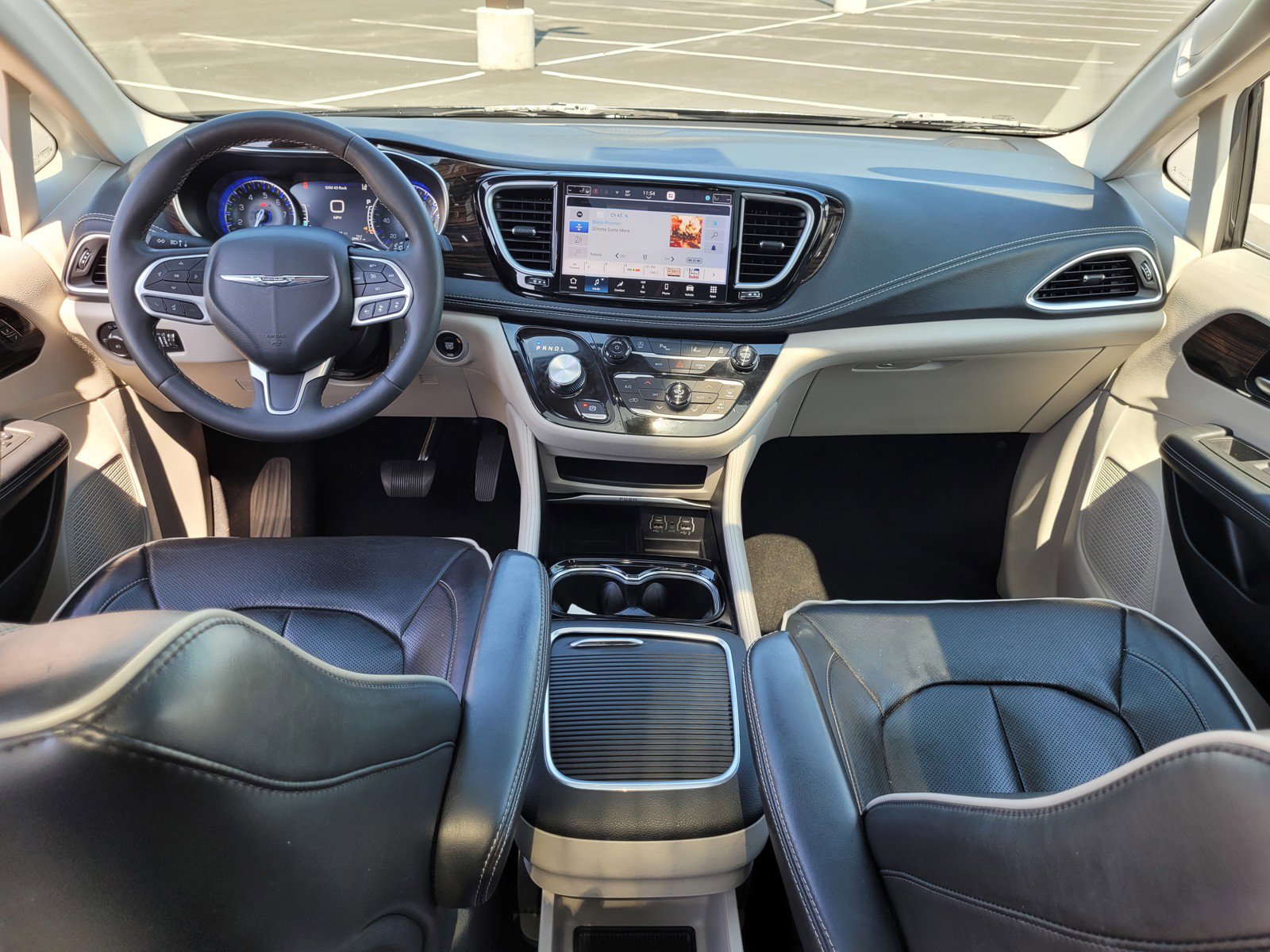 Used 2023 Chrysler Pacifica Limited image 15