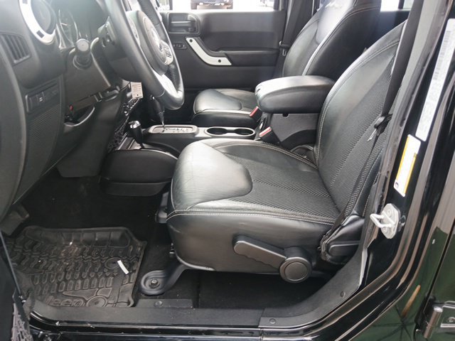 Used 2015 Jeep Wrangler Unlimited Sahara AWD/4WD image 27