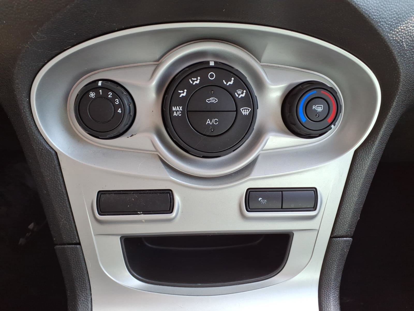 Used 2018 Ford Fiesta SE FWD image 15