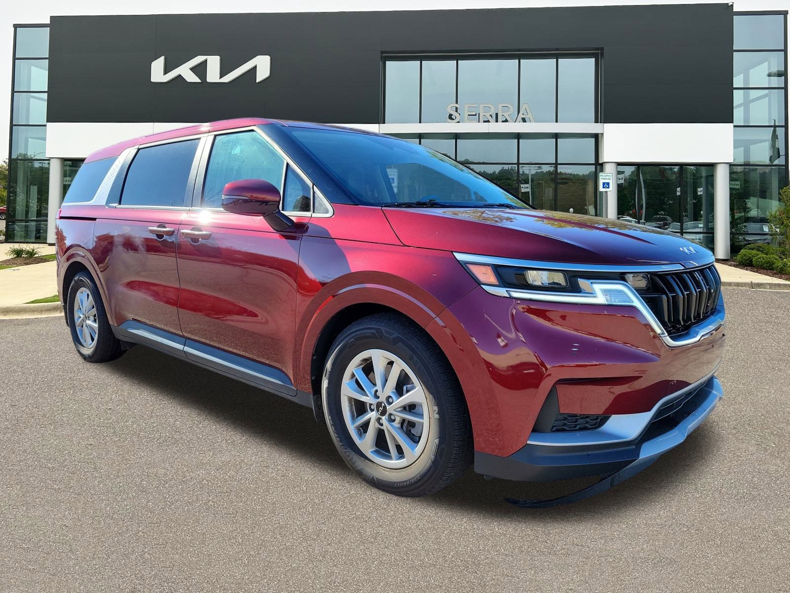 Used 2023 Kia Carnival LX image 1