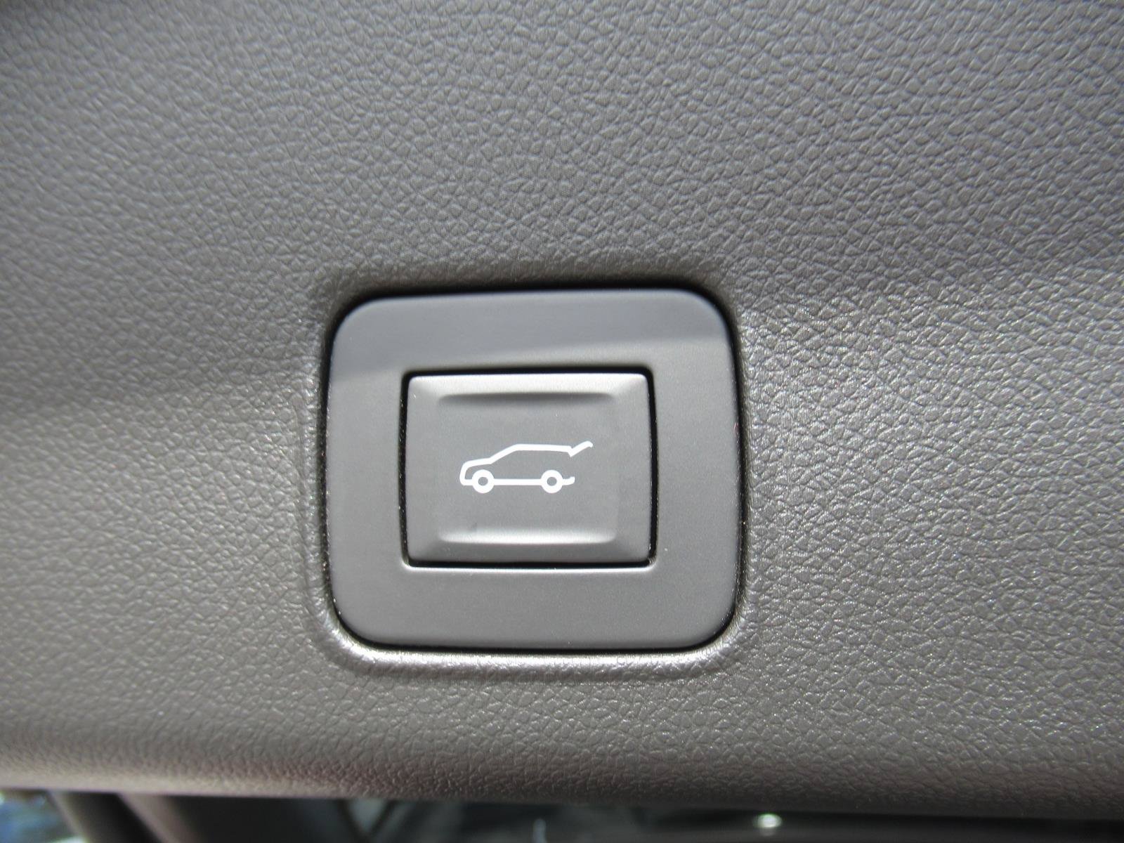 Used 2023 Chevrolet TrailBlazer RS w/ Sun and Liftgate Package FWD image 34