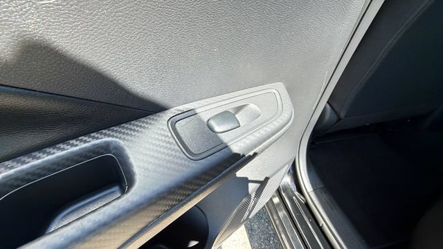 Used 2020 Nissan Versa SR FWD image 15