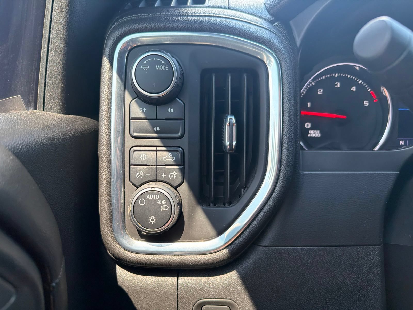 Used 2021 Chevrolet Silverado 2500 LT w/ Convenience Package AWD/4WD image 19
