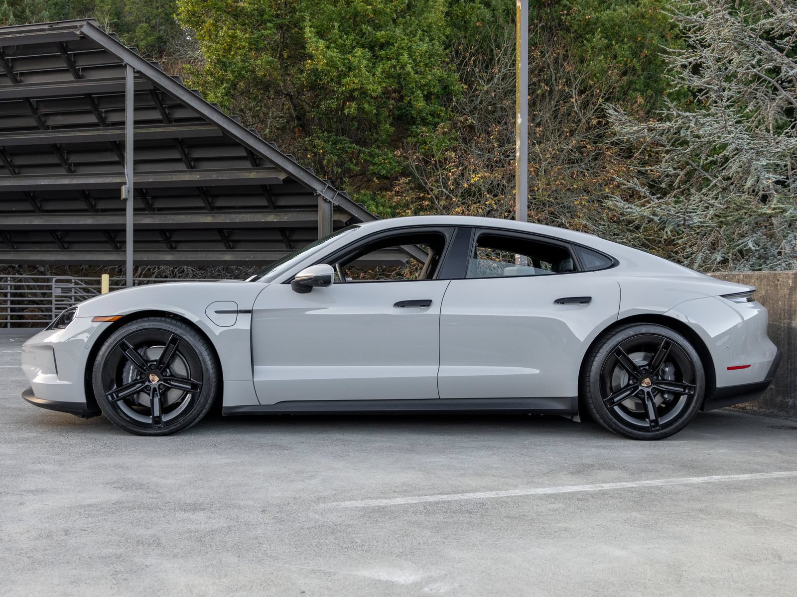 Certified 2025 Porsche Taycan AWD/4WD image 2