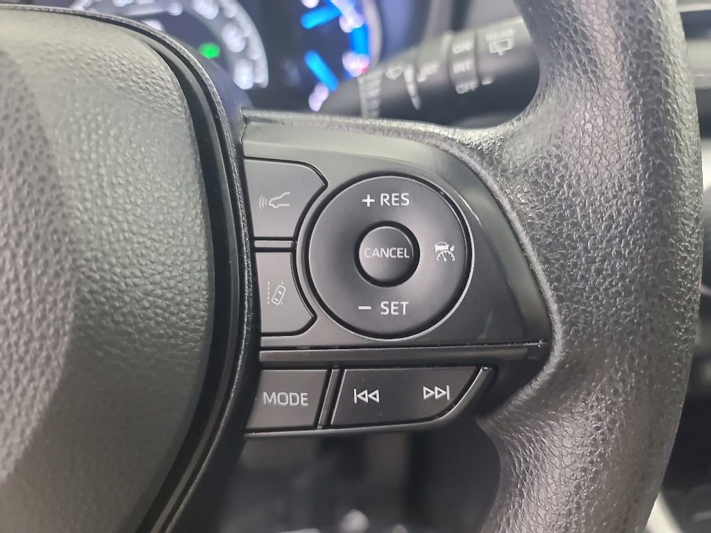 Used 2025 Toyota RAV4 XLE AWD/4WD image 32