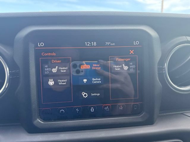 Used 2018 Jeep Wrangler Unlimited Sahara AWD/4WD image 28