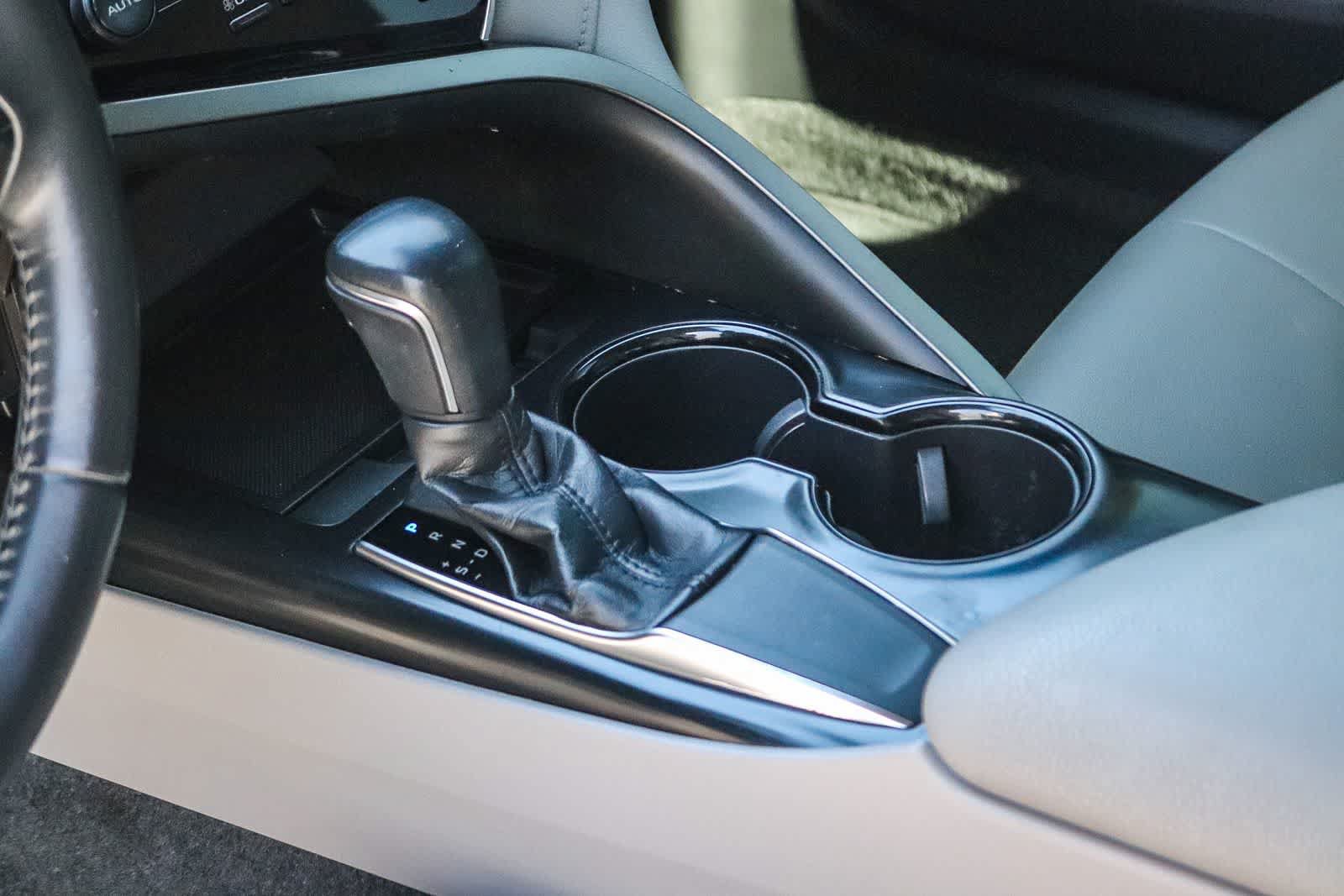Used 2018 Toyota Camry SE FWD image 17