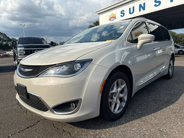 Used 2017 Chrysler Pacifica Touring-L FWD image 3
