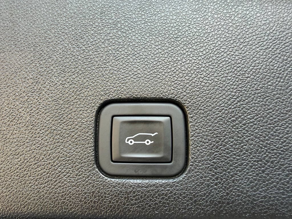 Used 2025 Cadillac XT6 Premium Luxury w/ Technology Package FWD image 34