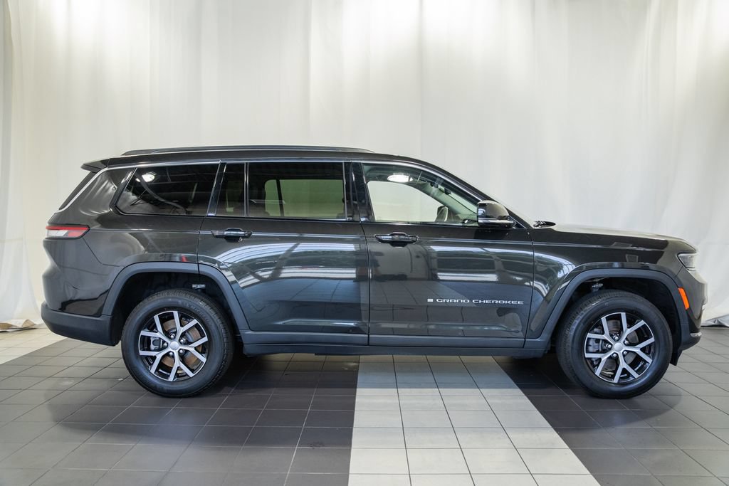 Certified 2023 Jeep Grand Cherokee L Limited AWD/4WD image 3