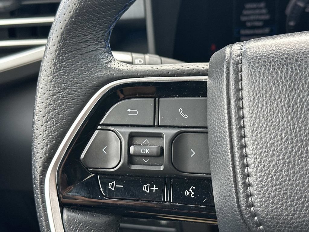Used 2023 Toyota Sequoia Platinum AWD/4WD image 23
