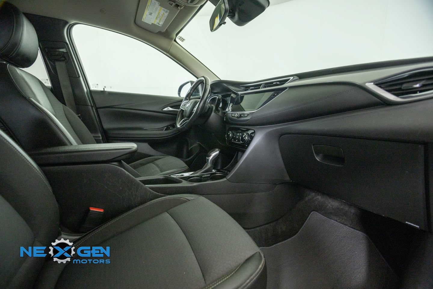 Used 2022 Buick Encore GX Preferred w/ Cold Weather Comfort Package AWD/4WD image 39