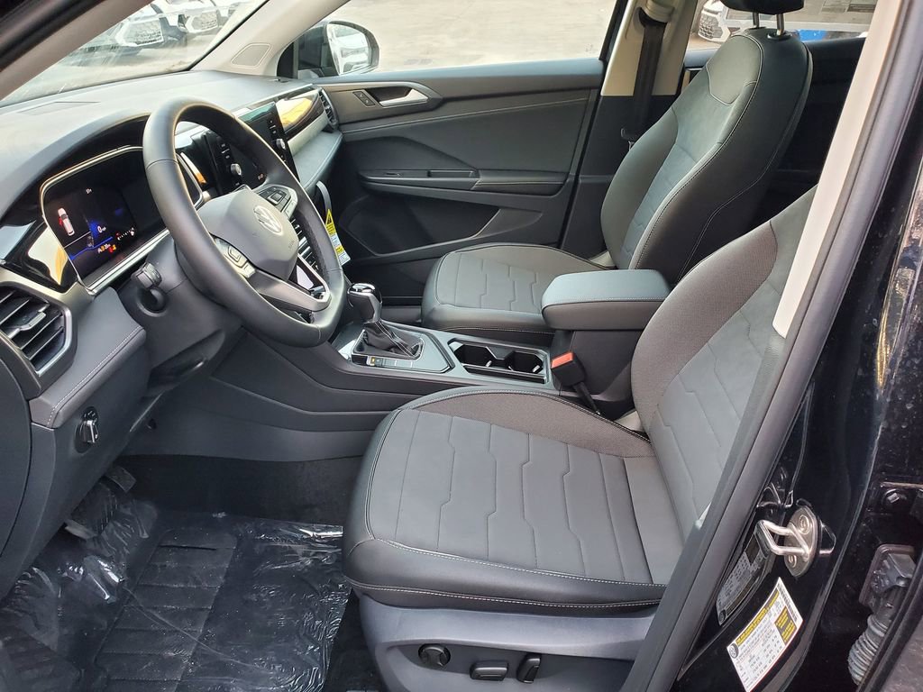 New 2026 Volkswagen Taos SE image 7