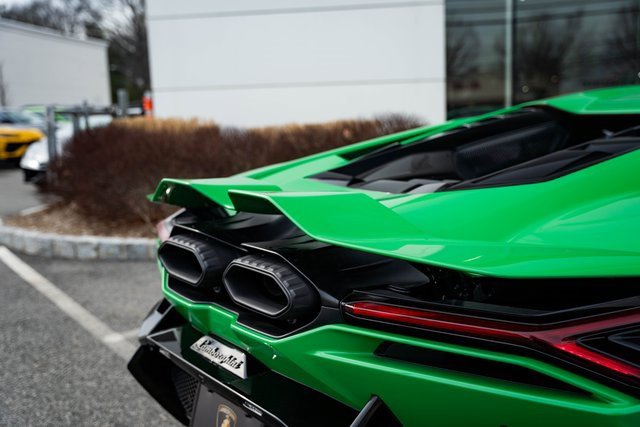 Used 2024 Lamborghini Revuelto image 34