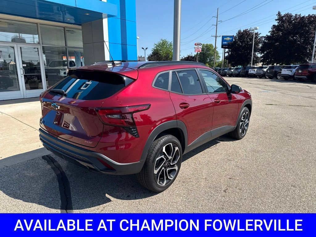 Used 2025 Chevrolet Trax RS w/ Sunroof Package FWD image 3