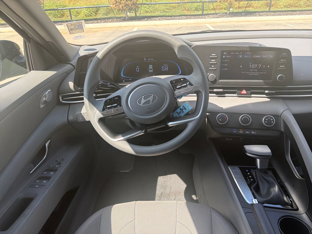 New 2026 Hyundai Elantra SE FWD image 21