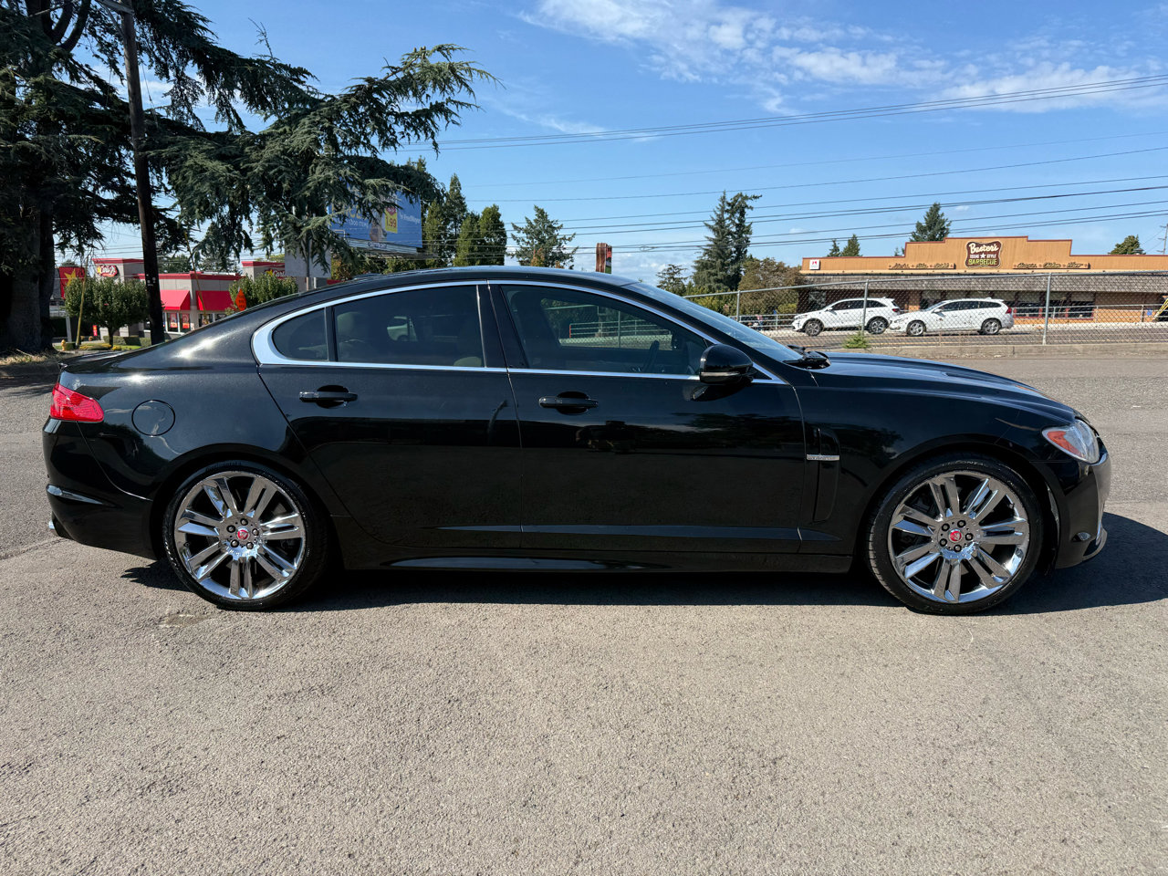 Used 2010 Jaguar XF R image 7
