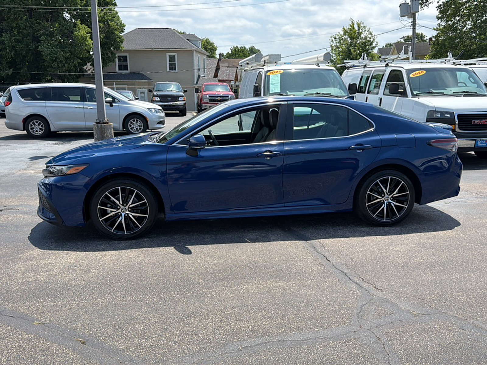 Used 2024 Toyota Camry SE FWD image 4