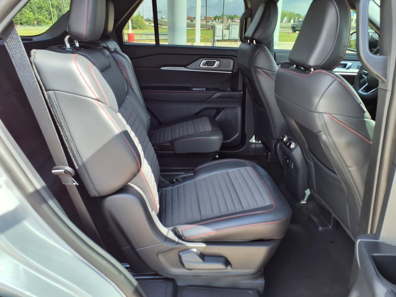 Used 2026 Ford Explorer ST-Line w/ ST-Line Street Pack RWD image 21