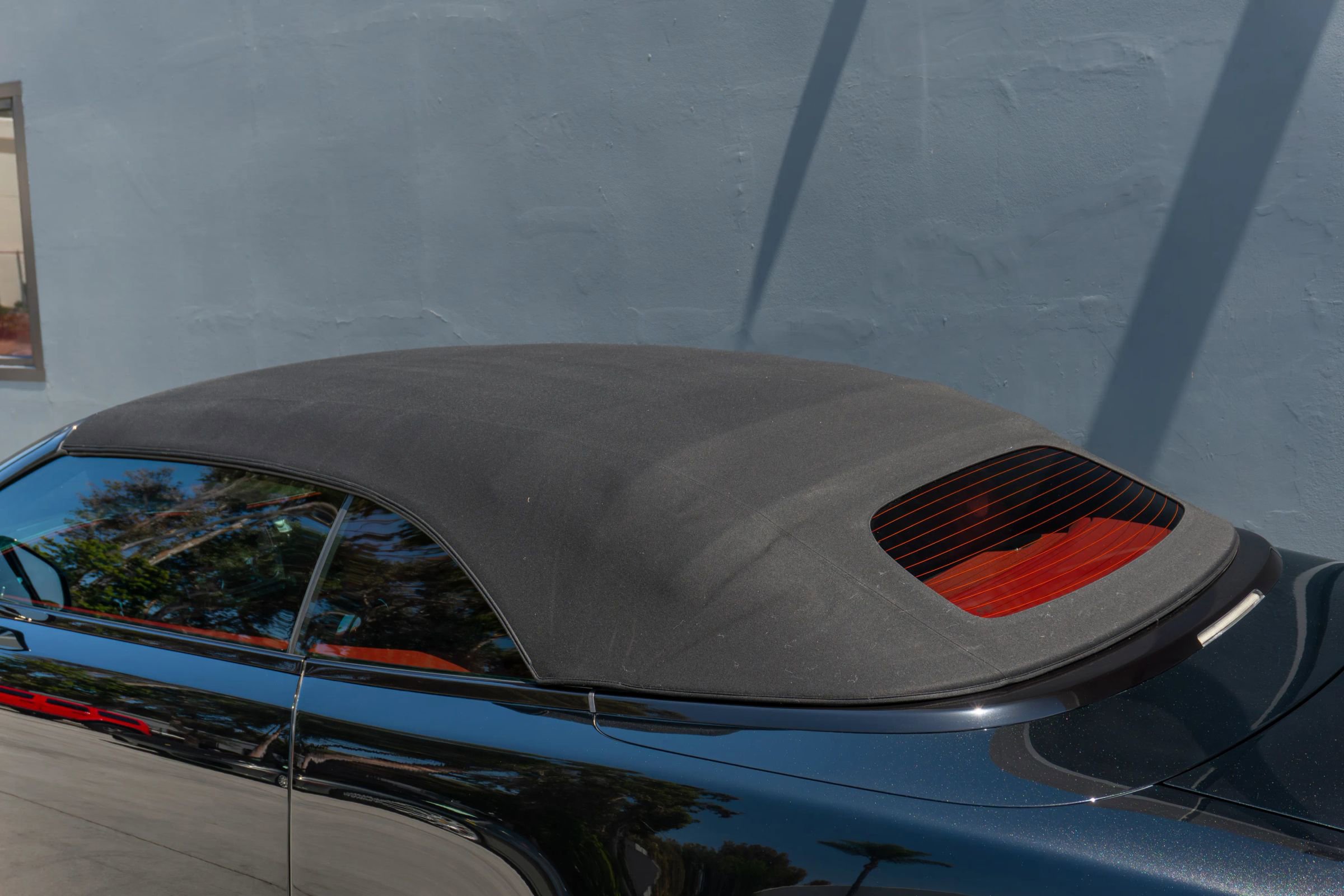Used 2019 Rolls-Royce Dawn RWD image 27