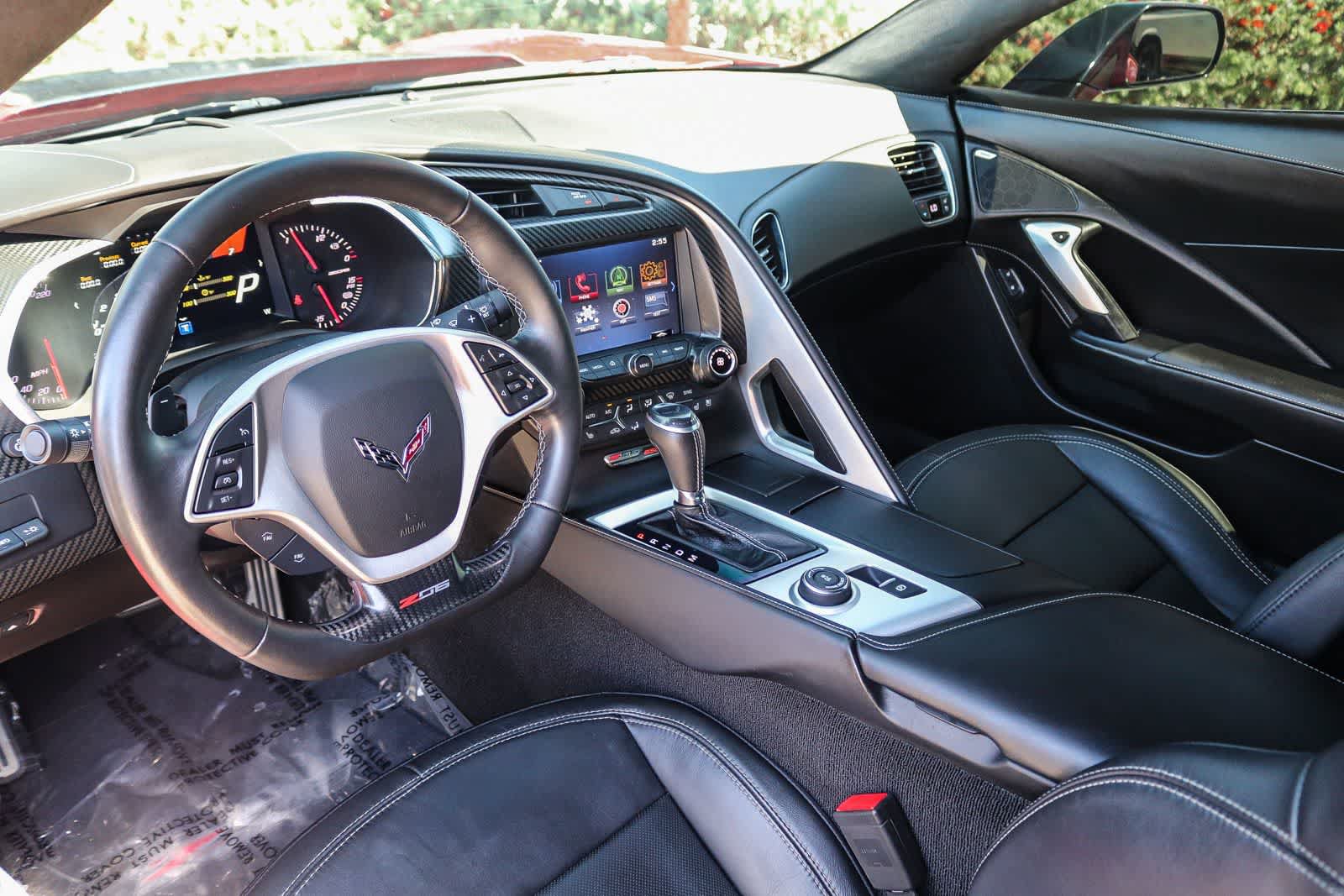 Used 2015 Chevrolet Corvette Z06 w/ 3LZ Preferred Equipment Group RWD image 12