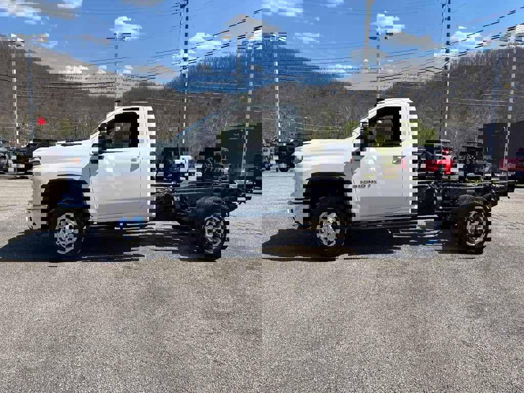 New 2026 Chevrolet Silverado 3500 LT image 2