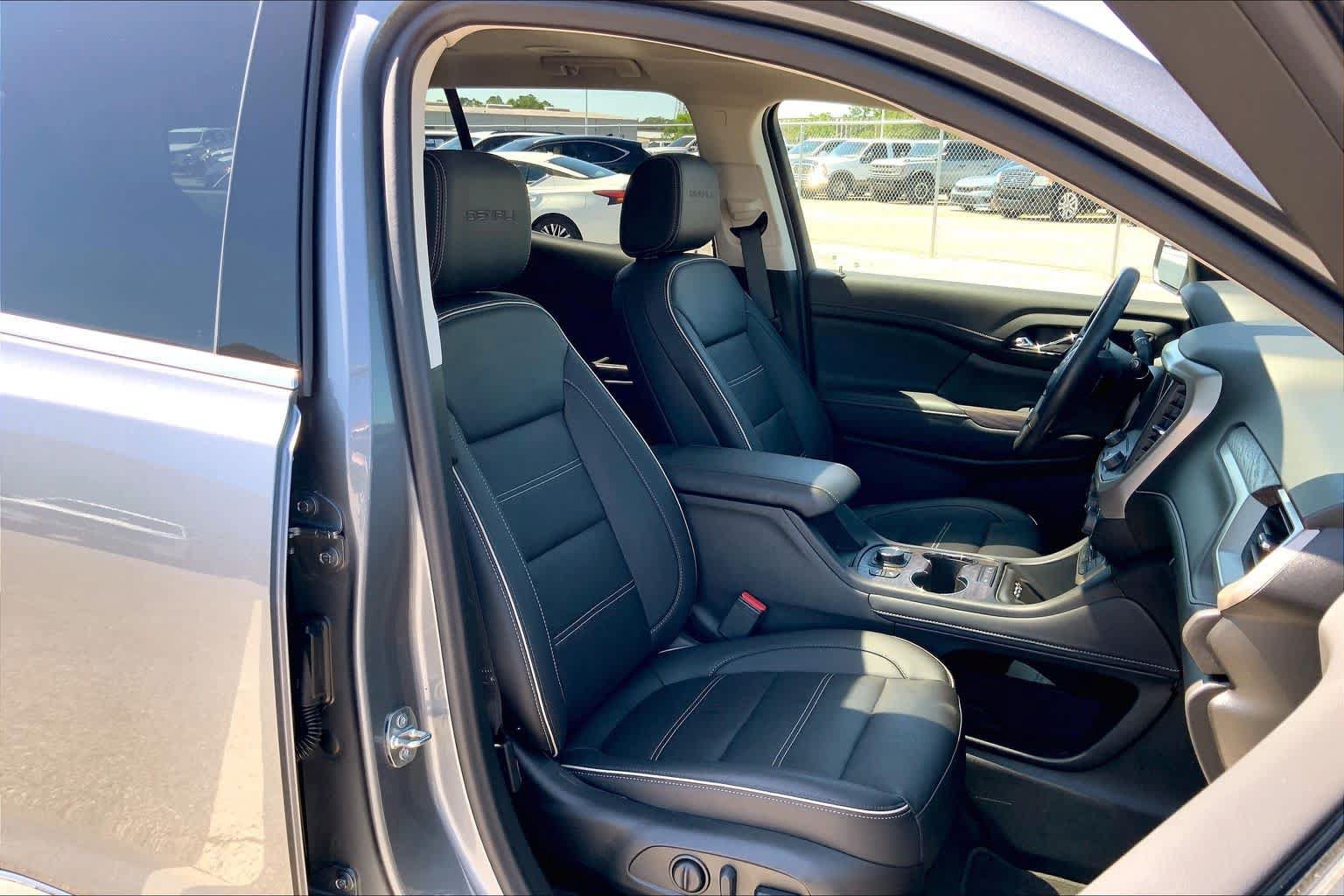 Used 2022 GMC Acadia Denali w/ Denali Ultimate Package AWD/4WD image 9