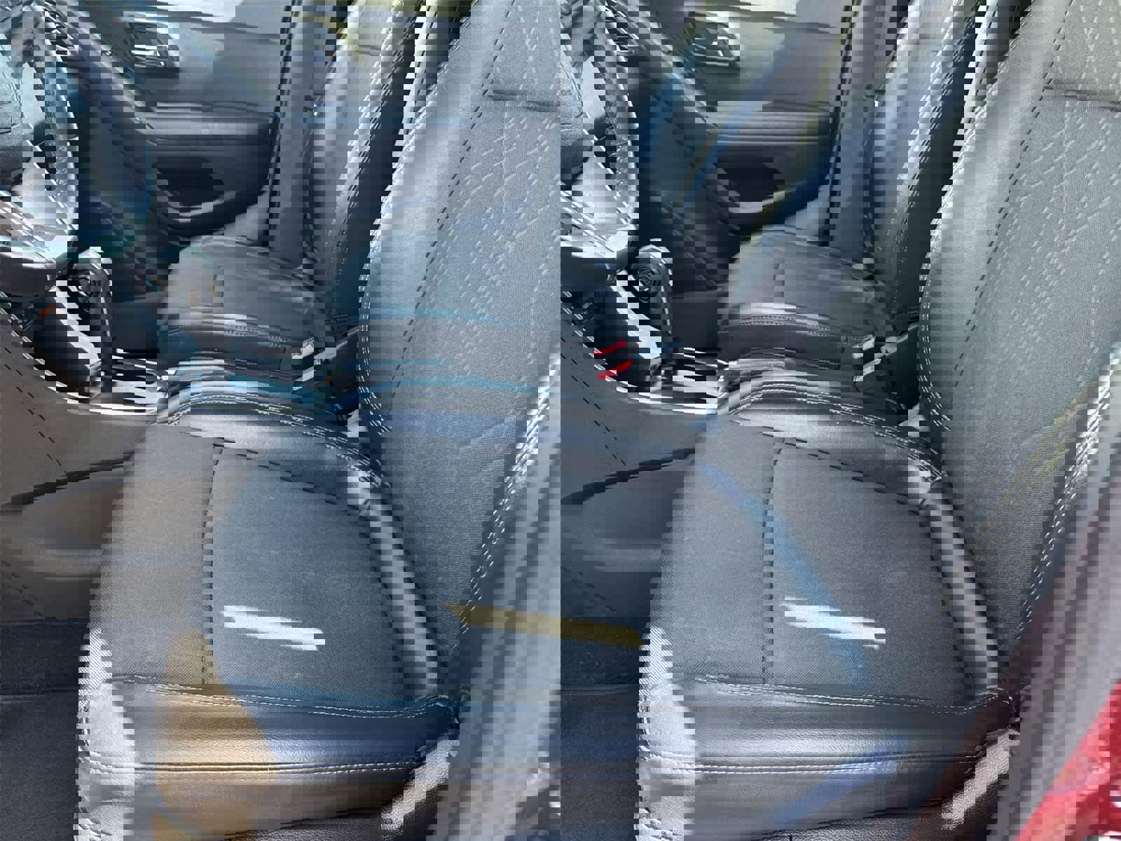 Used 2022 Chevrolet Trax LT w/ LT Convenience Package image 12