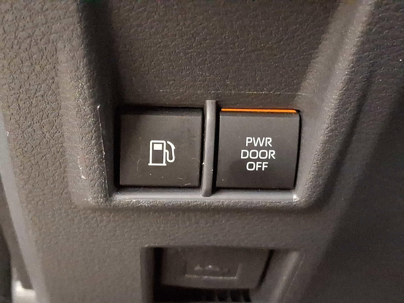 Used 2021 Toyota Sienna XLE w/ XLE Plus Package image 24